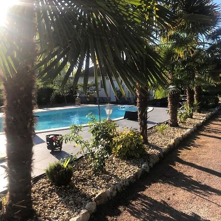 Villa Bergerac Avec Piscine Exteriör bild