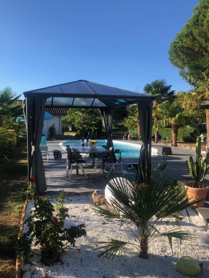 Villa Bergerac Avec Piscine Exteriör bild