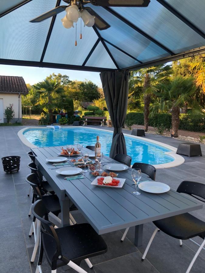 Villa Bergerac Avec Piscine Exteriör bild