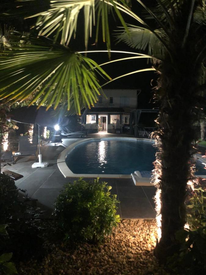 Villa Bergerac Avec Piscine Exteriör bild