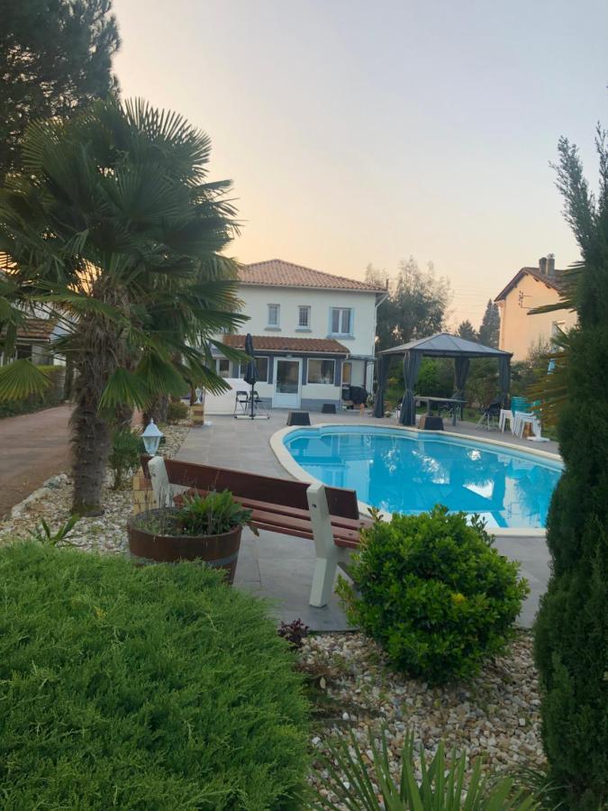 Villa Bergerac Avec Piscine Exteriör bild