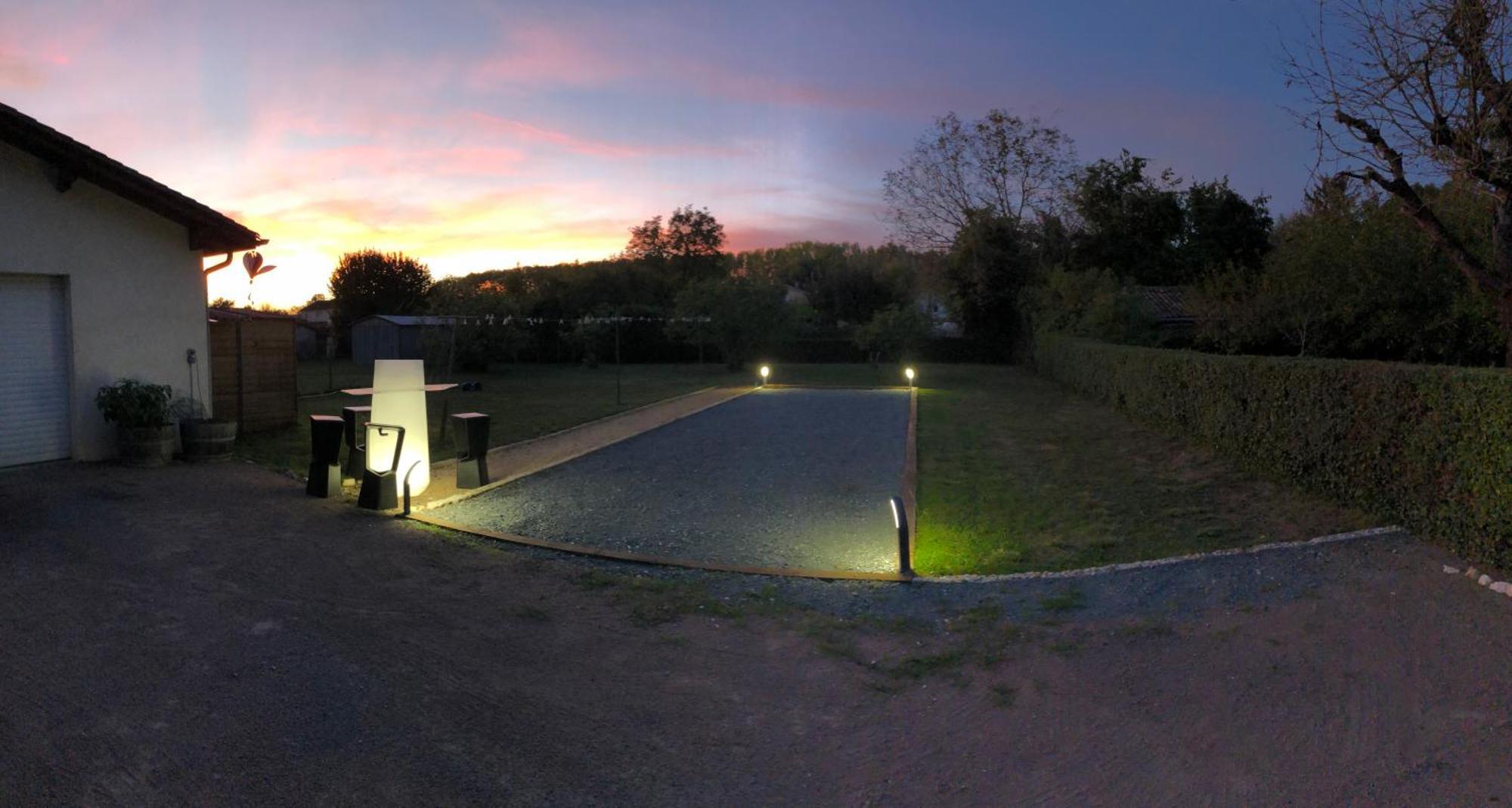 Villa Bergerac Avec Piscine Exteriör bild